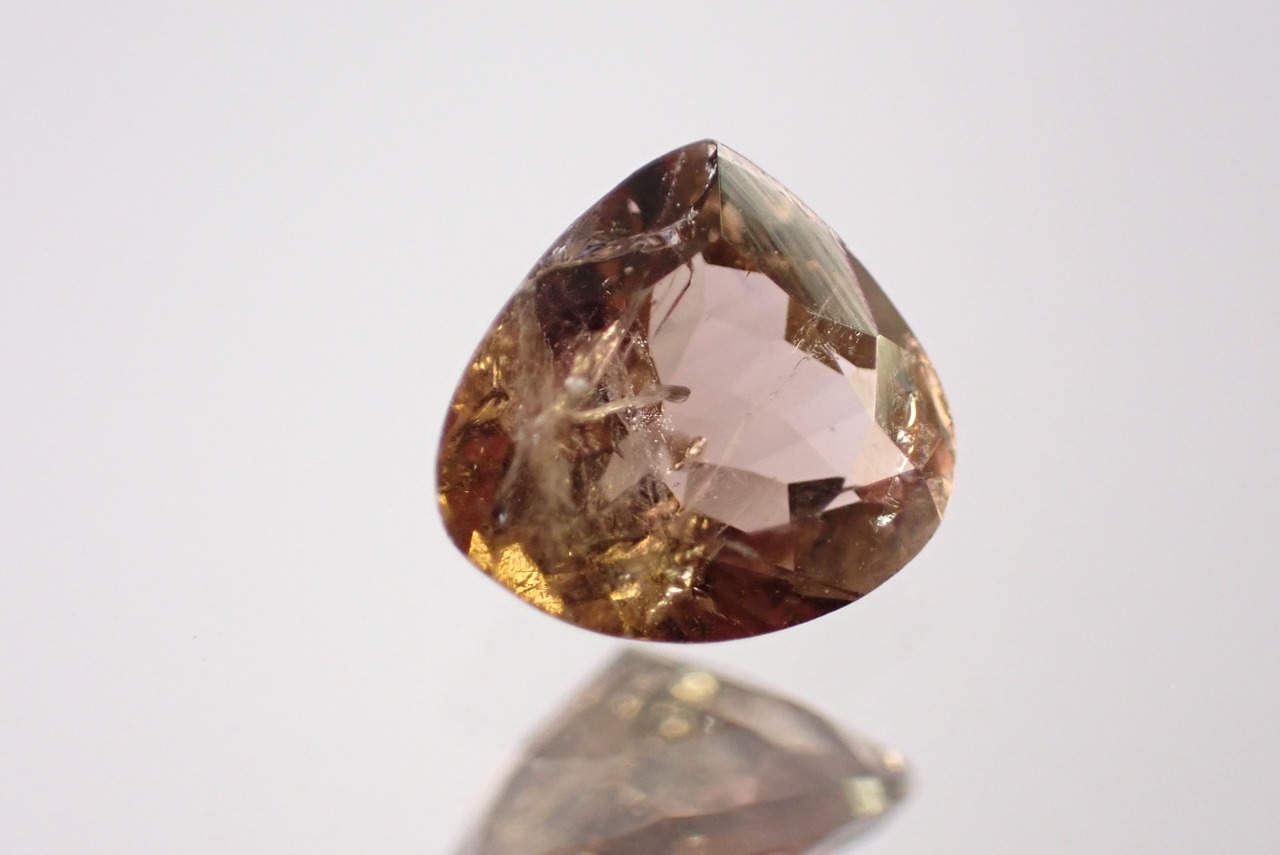 アキシナイト　0.83ct　[C7‐250]