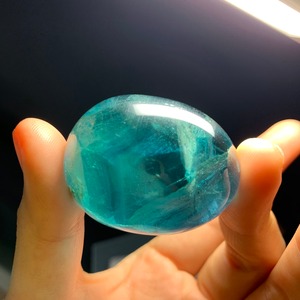 たまご　台座付きブルーグラデーションフローライト