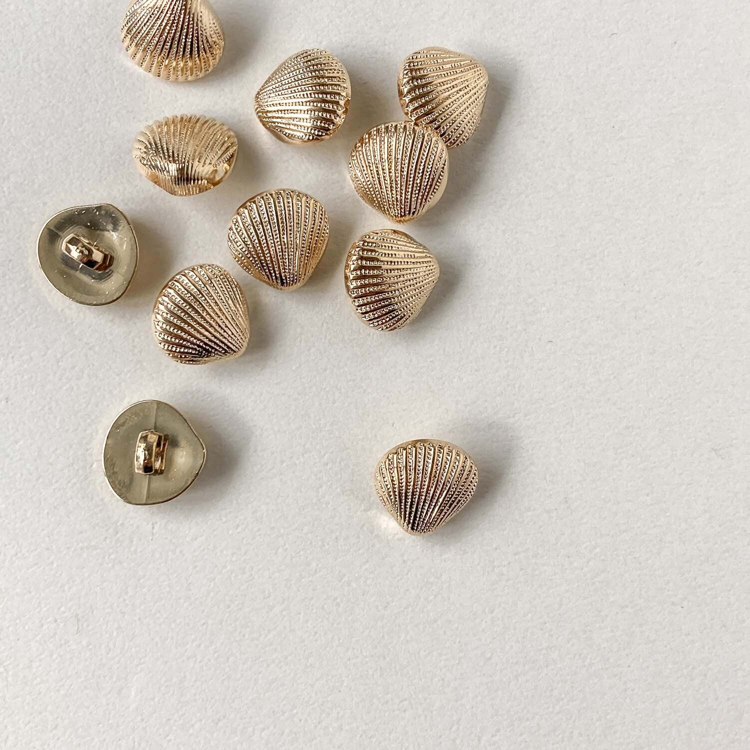 シェルモチーフボタン(14mm)