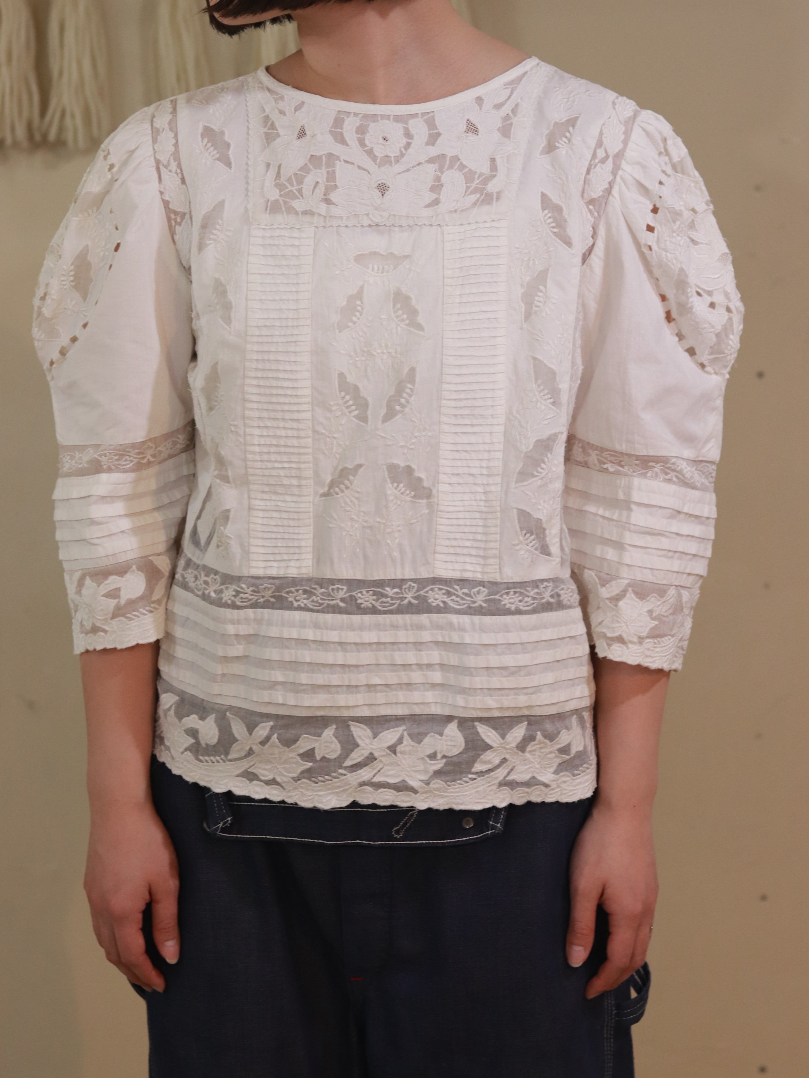 EMBROIDERED COTTON BLOUSE
