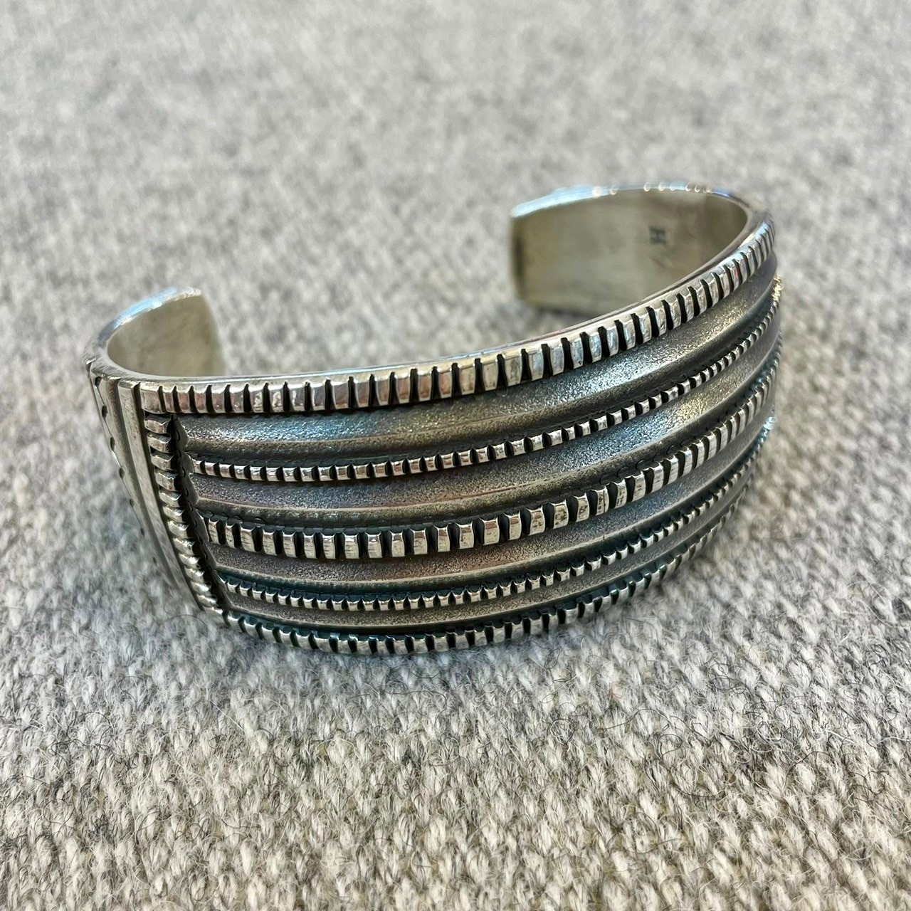 ハリソンジム(HarrisonJim) チゼルワークバングル - 2