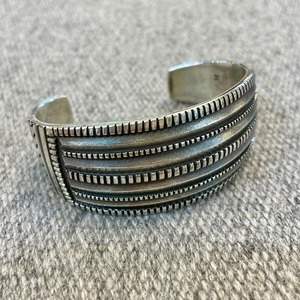 ハリソンジム(HarrisonJim) チゼルワークバングル