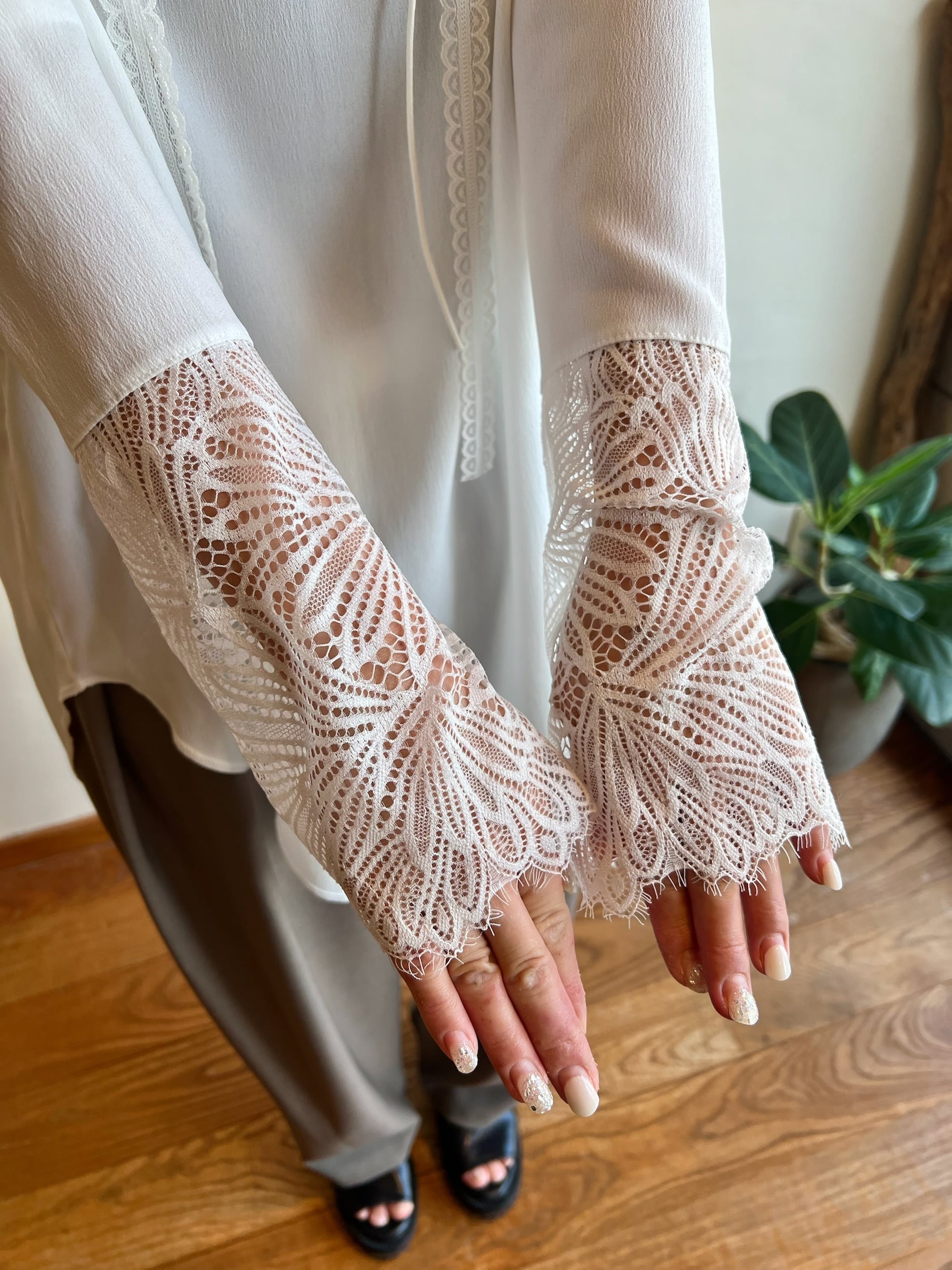 【新品未使用】マルゴーヴィンテージシアーロンT　オフホワイト MARGAUX VINTAGE / シアーロンTカフスレース | anouk