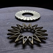 FUTAGAMI　鍋敷き　太陽 :  Brass Pot Mat Sun［2104240000］