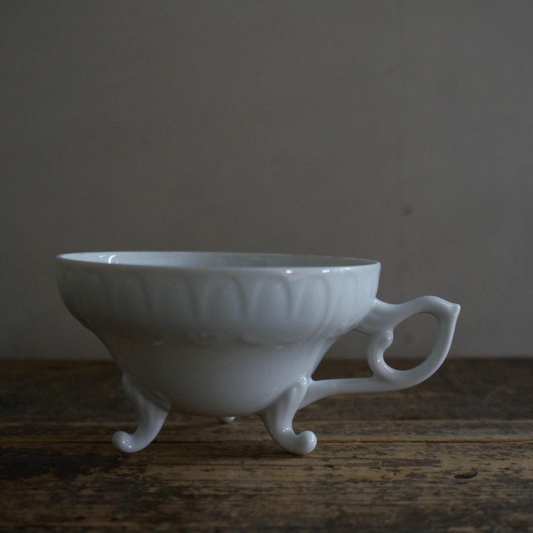 古い国産の白磁三つ脚カップ | Konishi Koffee web shop