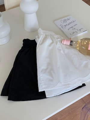 bloom mini skirt (white / black)