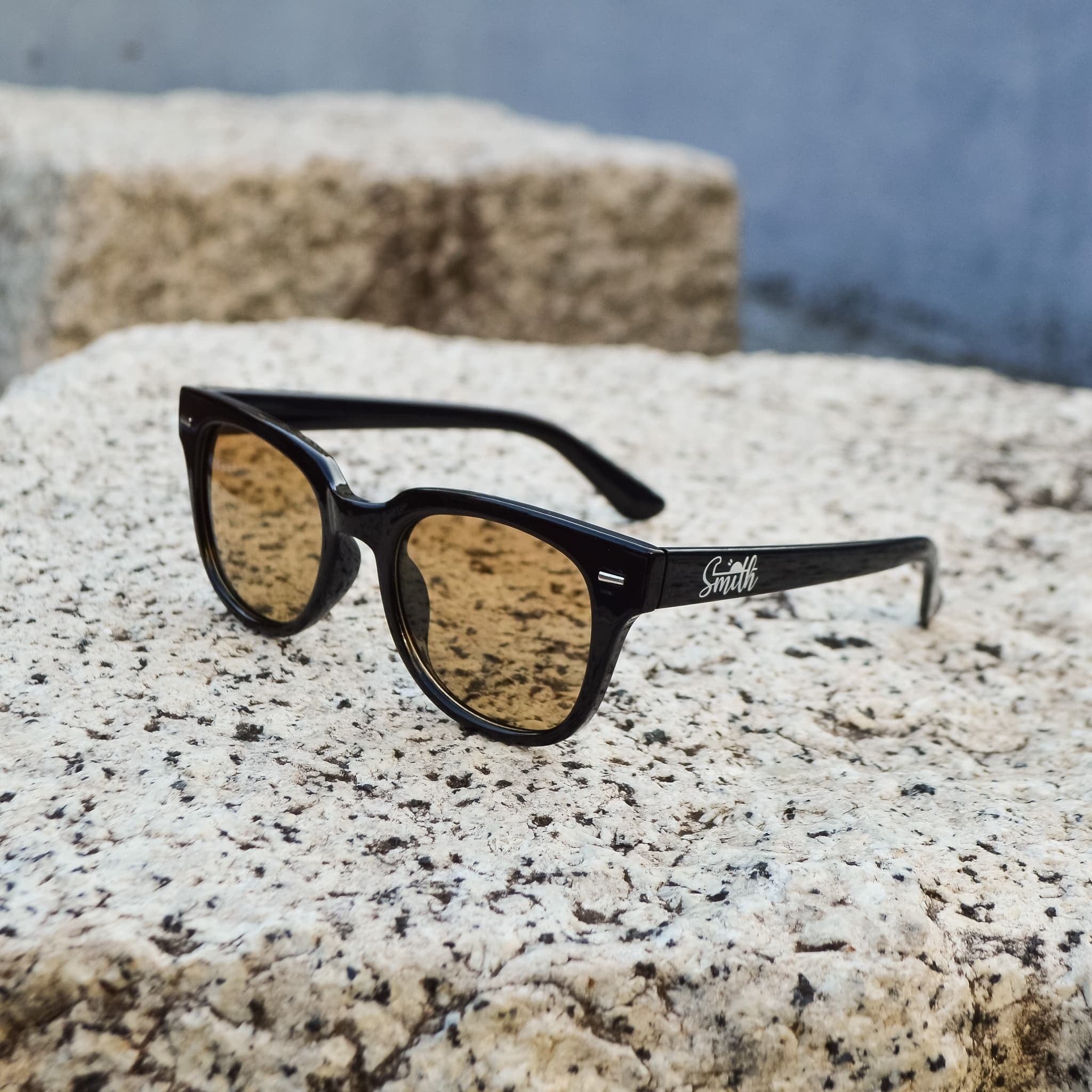 SunnySmith 調光サングラス（ラウンド・ウェリントン） | Sunny Smith