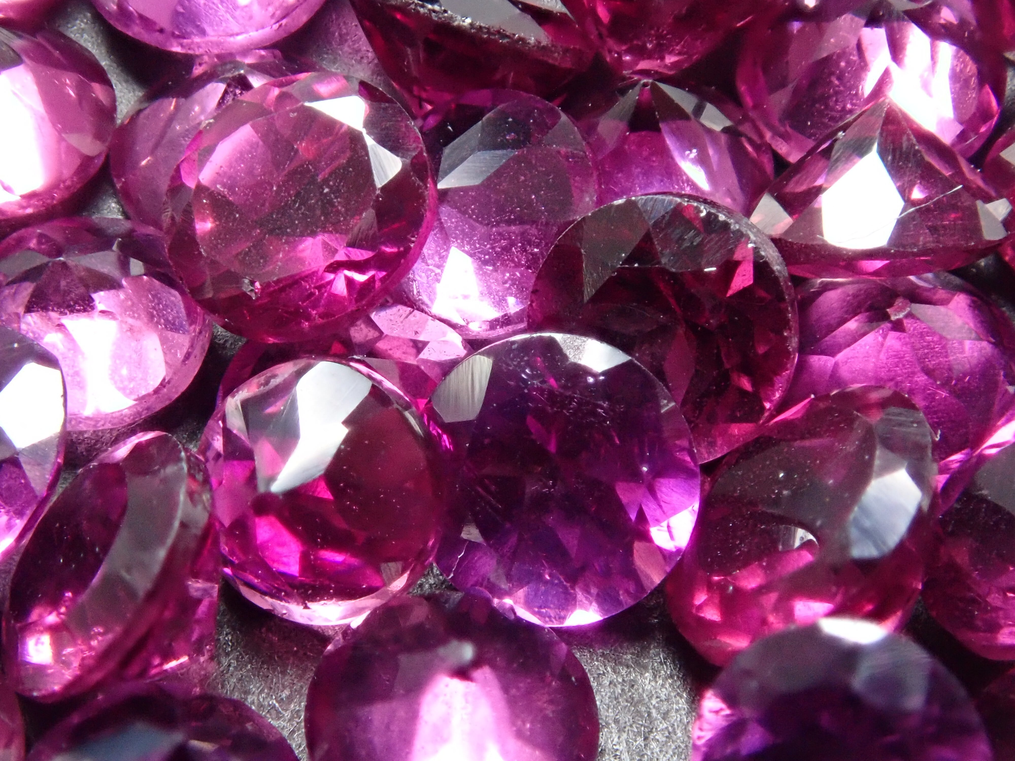 宝石ガチャンポ！！】グレープガーネット ～赤ぶどうを彷彿とさせる