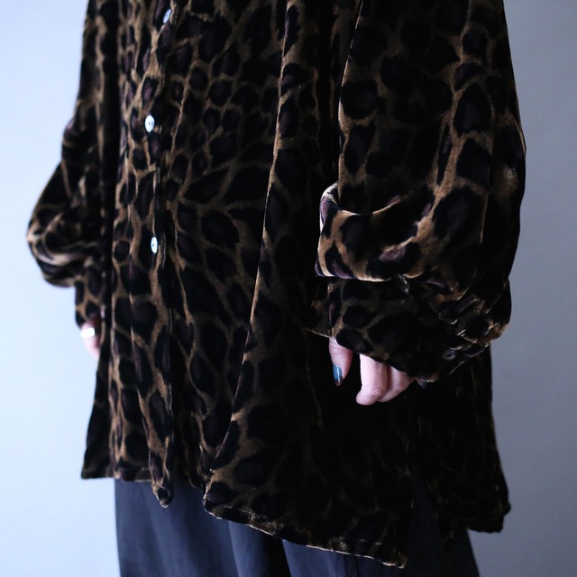 "DENIM&Co" leopard pattern XX over silhouette velours shirt