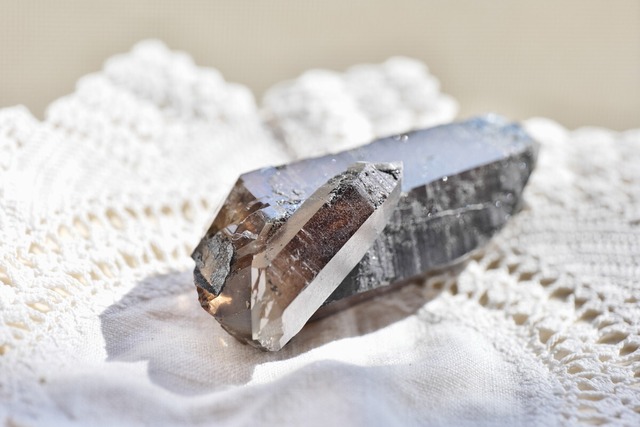 ポーランド産　スモーキークオーツ　セルフヒールド　ポイントB(大)