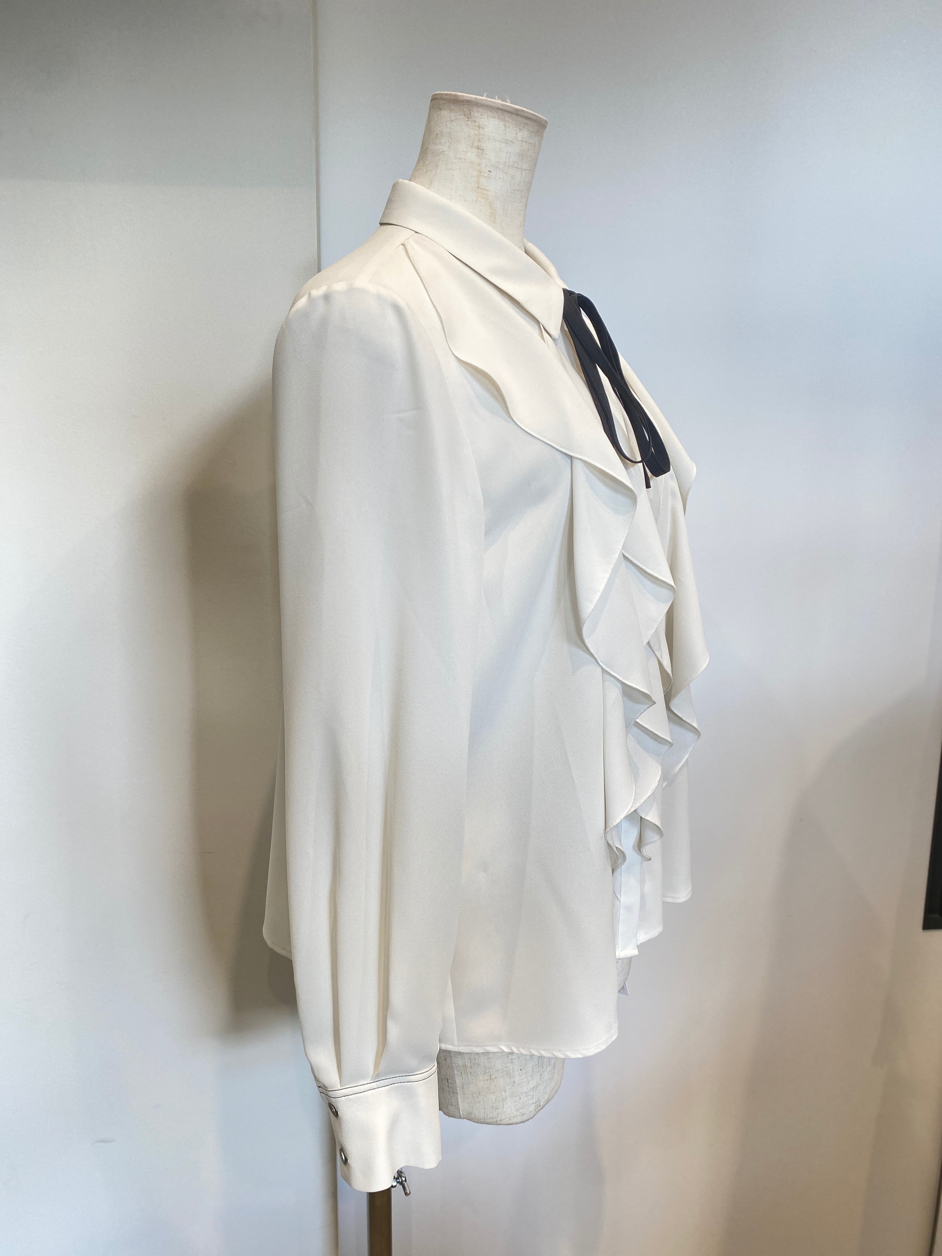 【PASSIONE】ラッフルフリルボウタイブラウス 426919