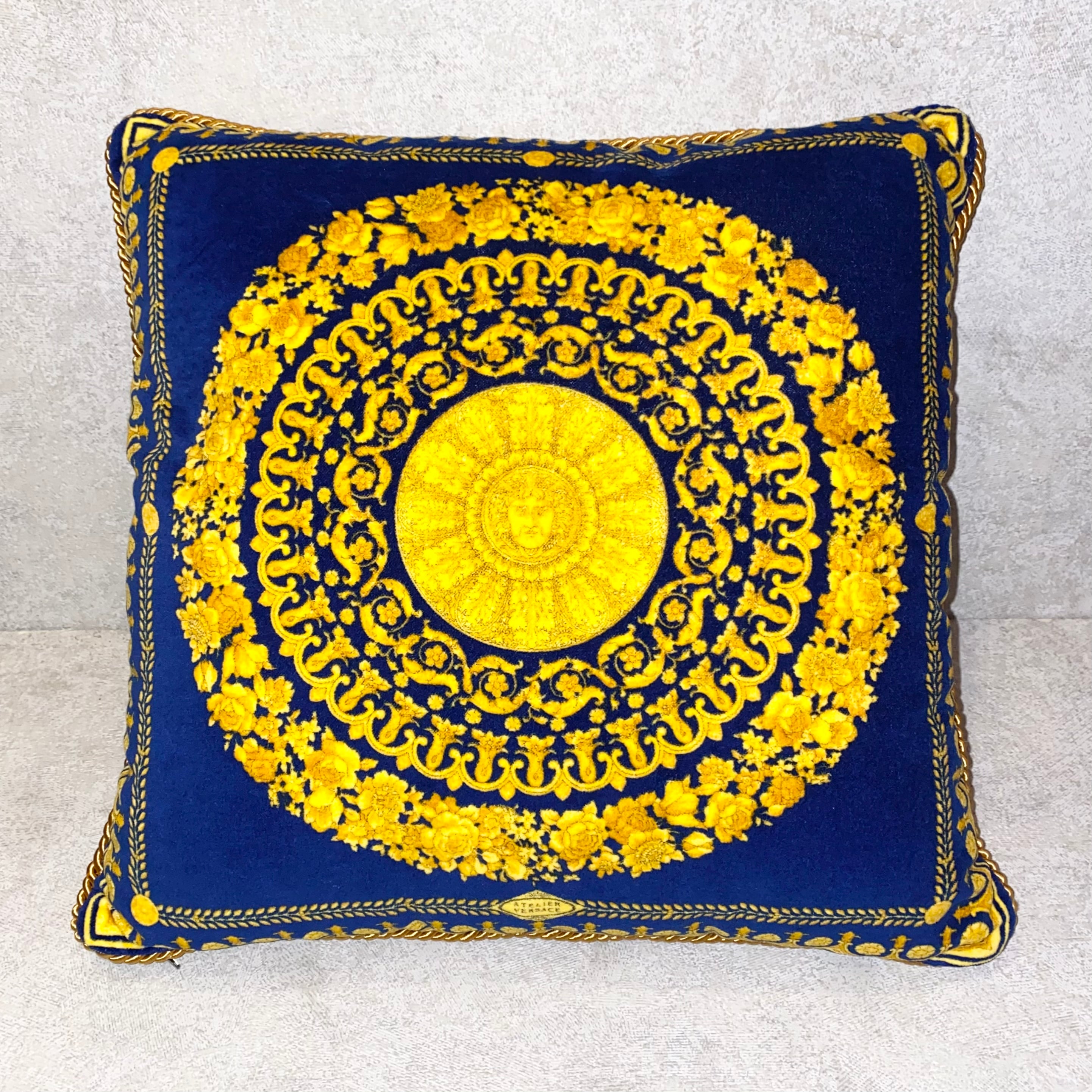 VERSACE reversible color baroque pattern velour cushion | NOIR ONLINE
