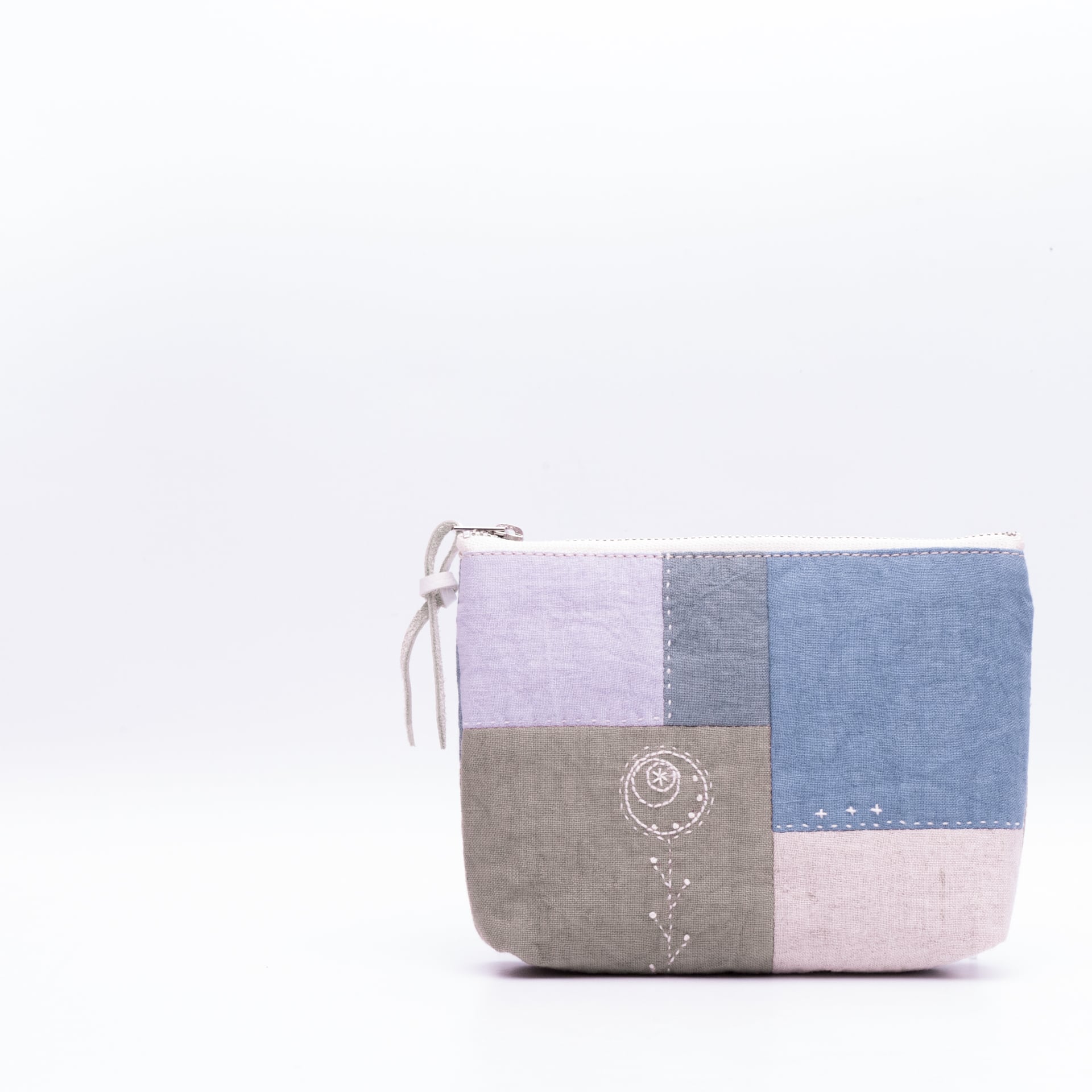 あとりえMOON 刺繍ポーチM(パッチワーク) 【布 ポーチ】2025072501