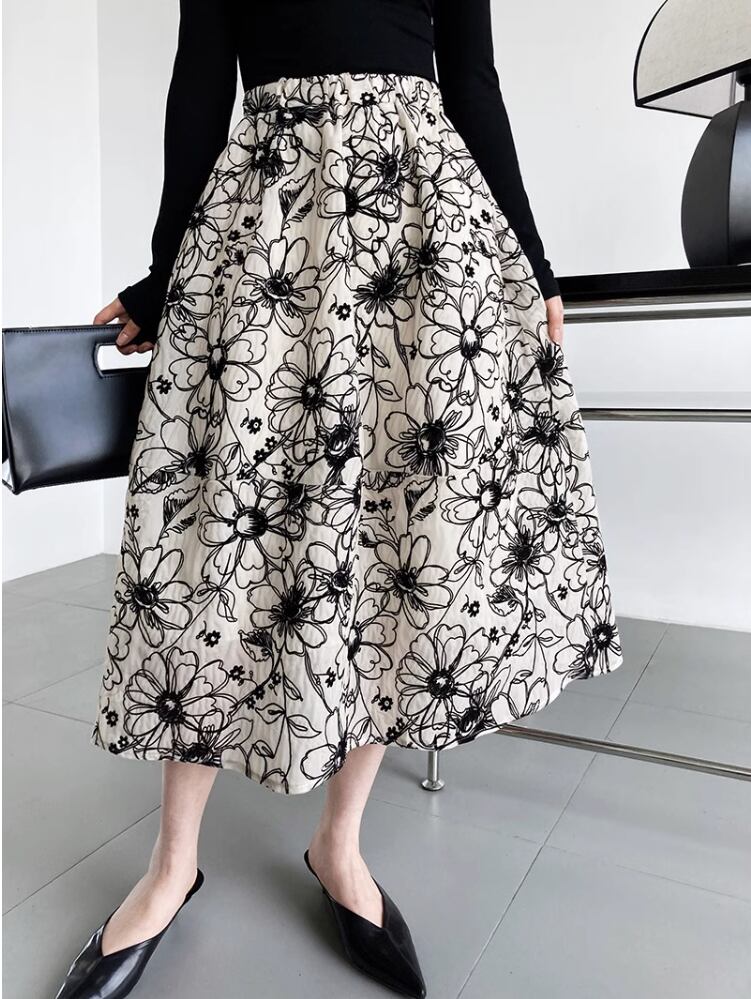 ワードスカート スカート ボトムス ロングスカート ロング ロング丈 ストレート Aライン 刺繍 ハイウエスト 大人可愛い きれいめ カジュアル 大人 おしゃれ お洒落 レトロ アジアン 大人女子 花柄 フラワー 夏 20代 レディース 女性用 デート お出かけ 女子会 お泊まり 休日 イベント 普段使い ファッション コーデ スタイル サイズ M L 白 ホワイト
