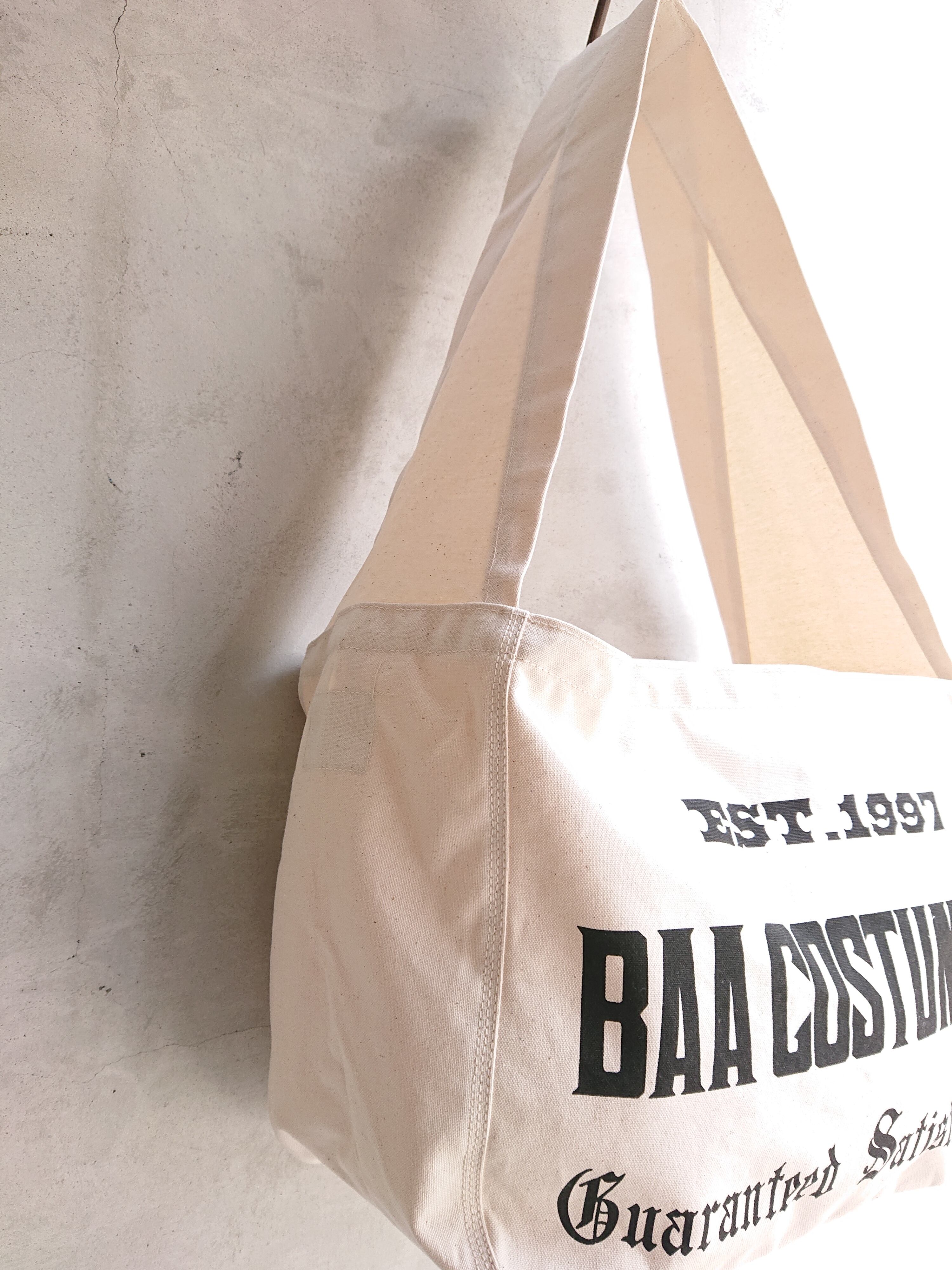 LABORDAY × BAA SIGNATURE NEWS PAPER BAG Natural/Black Color | BOW
