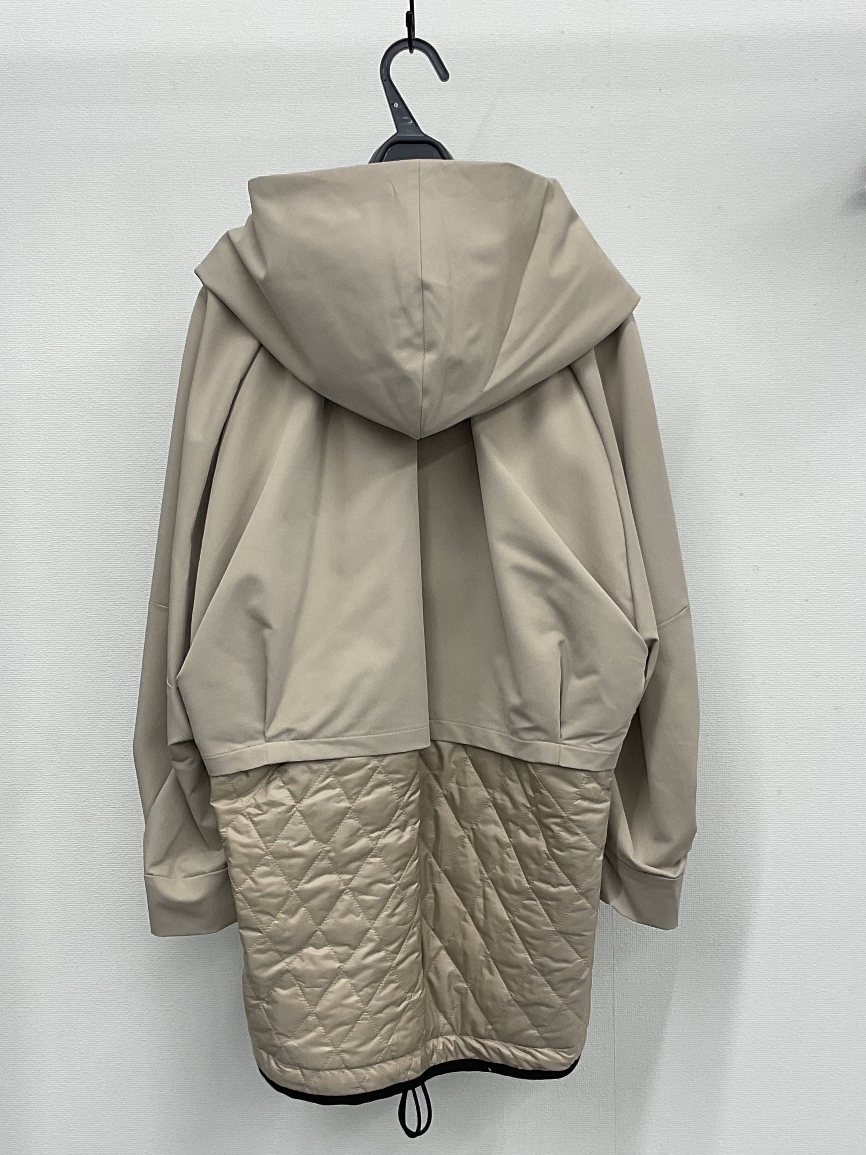 Lallia Mu＞ キルトフードミドルコート （ライトベージュ） | SHINKI