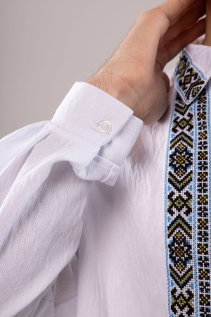 ウクライナ刺繍ヴィシヴァンカ　クロスステッチ手刺繍　L-XLサイズ　メンズ