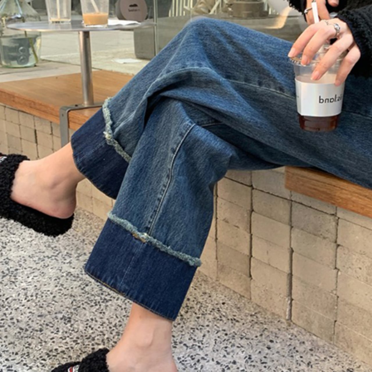 Jeans with rolled hem design S1701