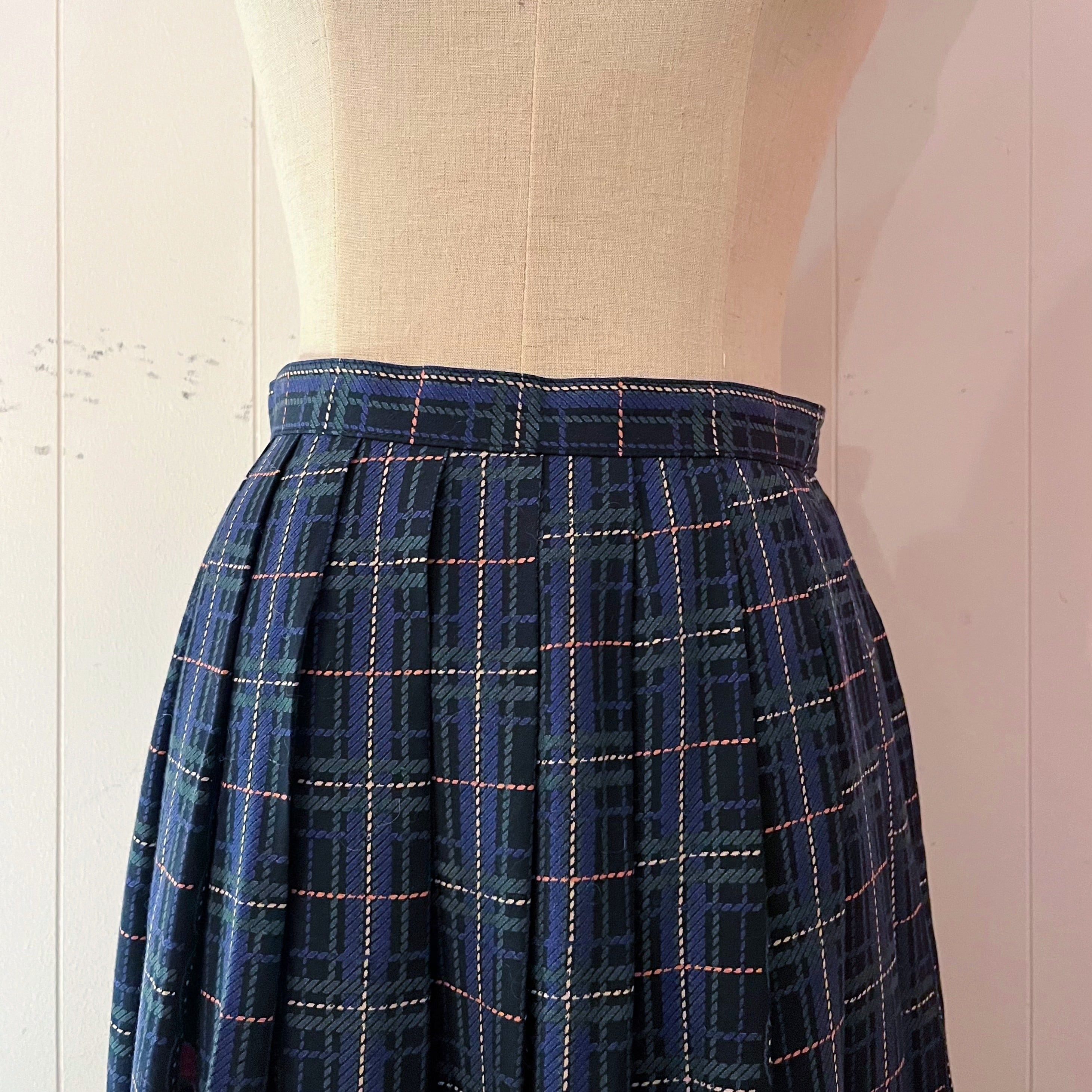 blue check flower tuck skirt