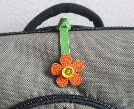 【新作・送料無】秋のおでかけ キャリーケースのチャーム(名刻印サービス)