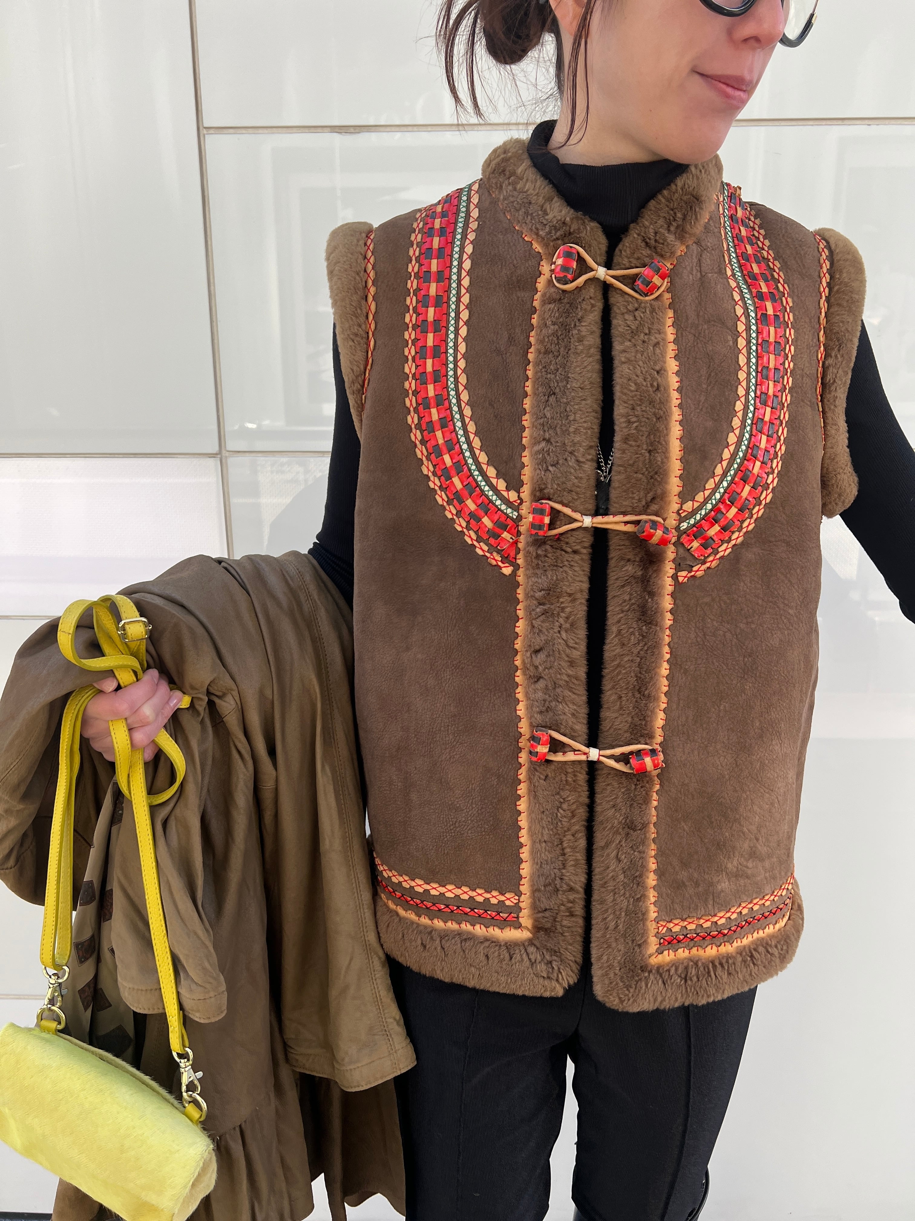 Vintage Greige mouton × leather appliqué design vest (ヴィンテージ グレージュ ムートン ベスト )