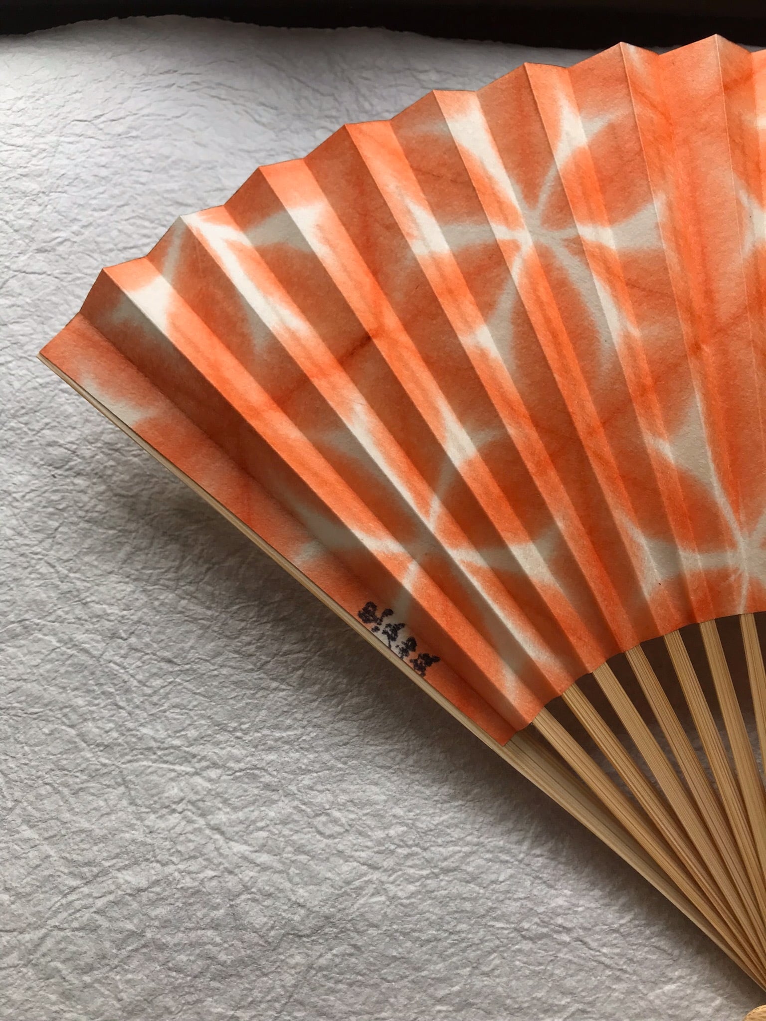 京都黒谷和紙 扇子 雪花絞り 女性用 (橙) | 黒谷和紙（公式通販サイト）