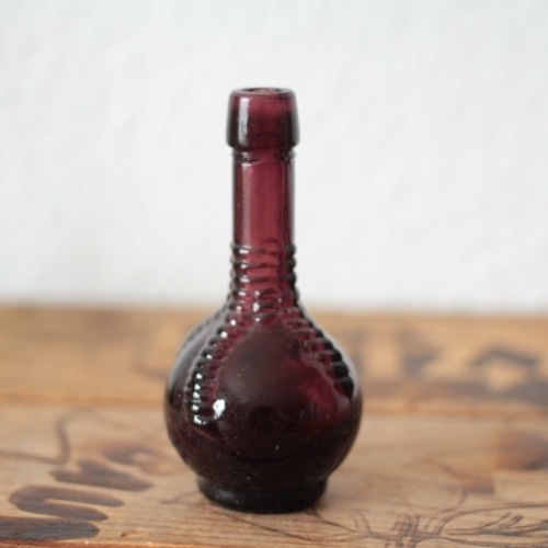 ヴィンテージ 小瓶／小さなグラスボトル パープル
