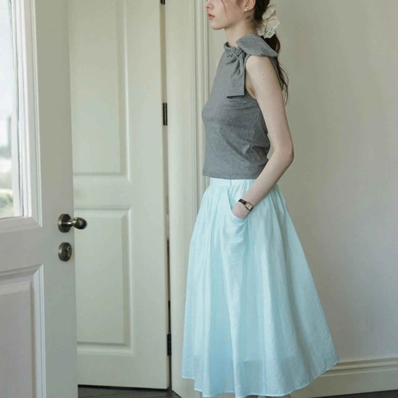 Ruban Sleeveless Neck Tie Top F0647