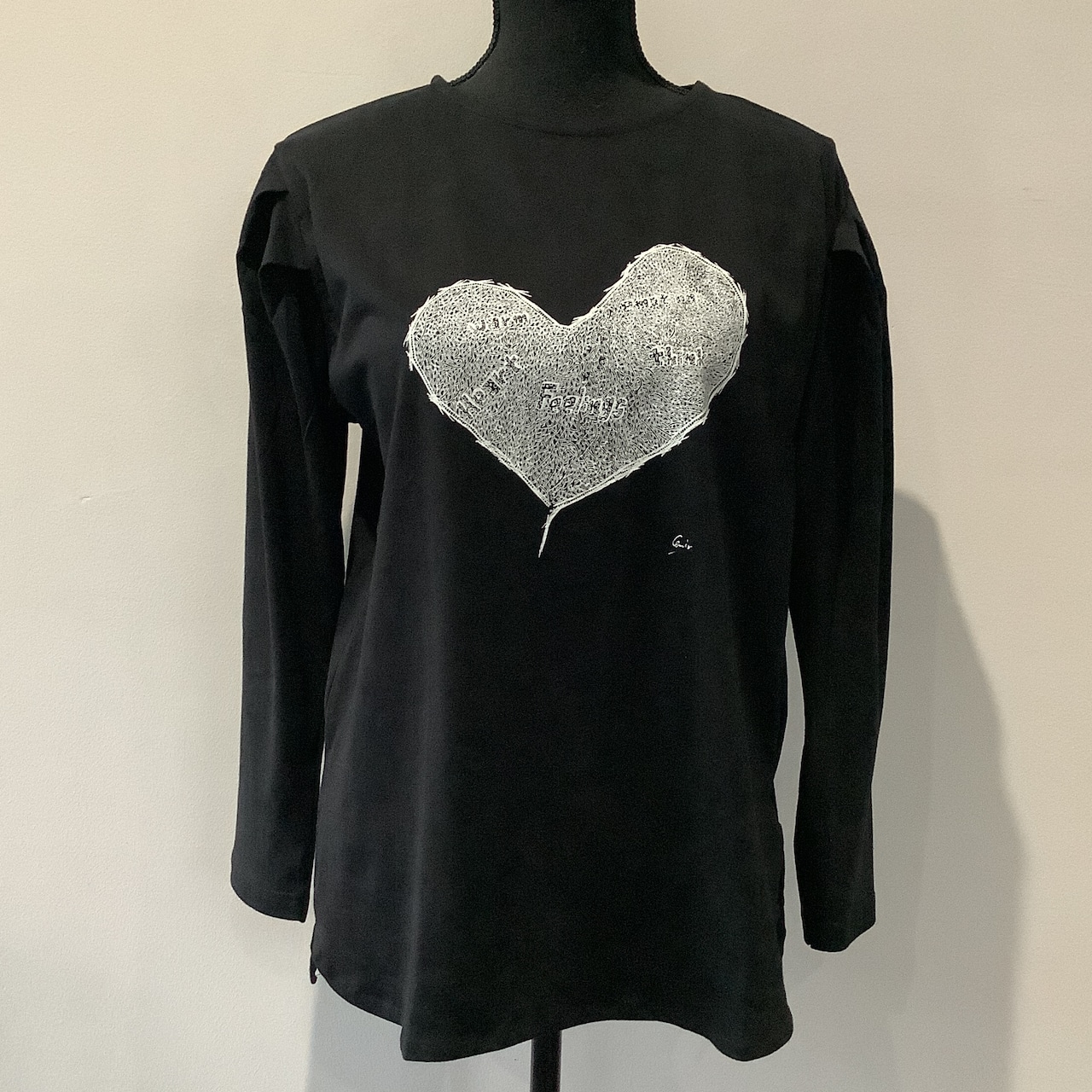 Emotion Heart( 感情ある心 ) 袖タックロングTシャツ ブラック