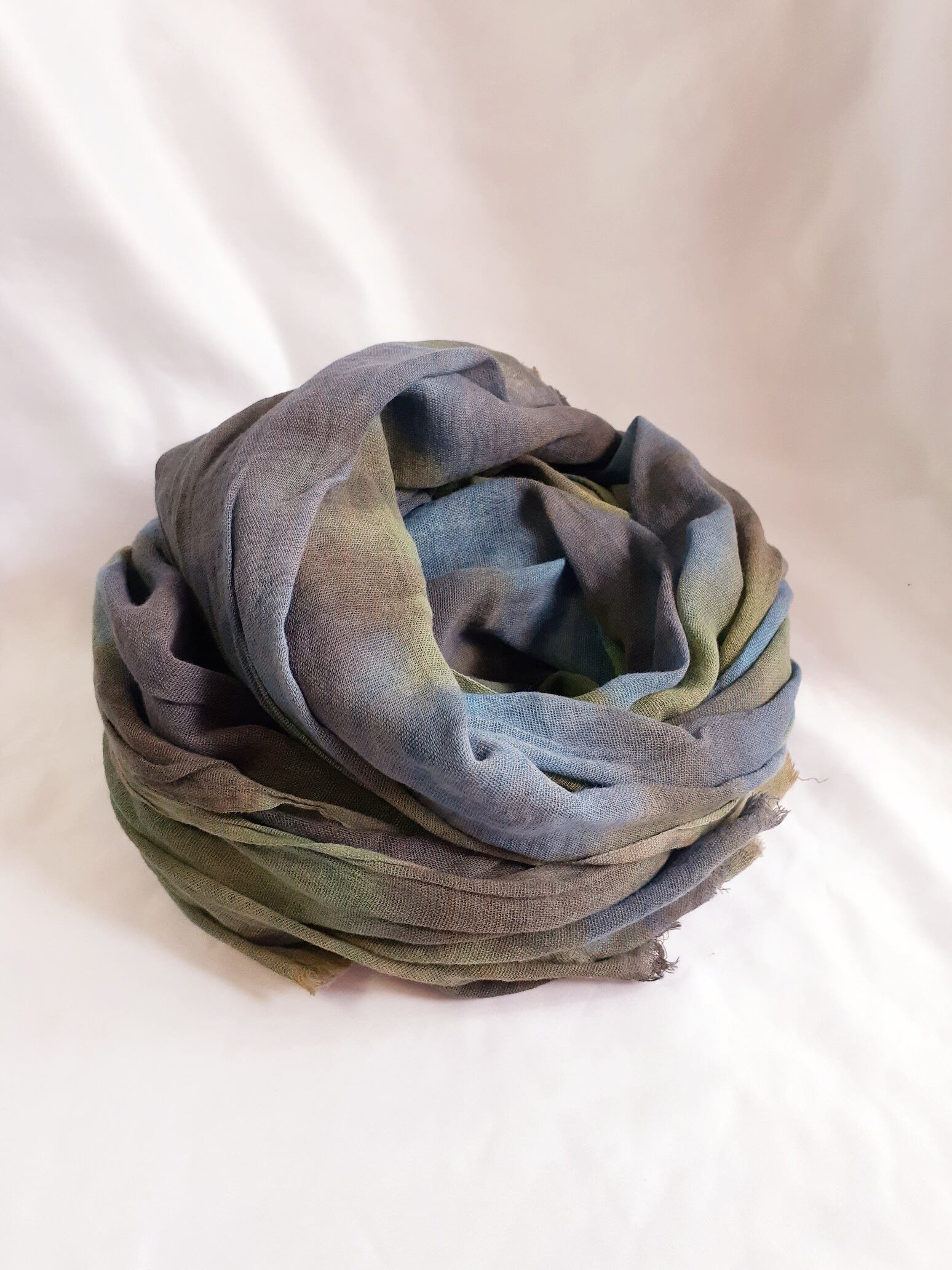 手染めのふんわりストール(藍染&ベンガラ染)