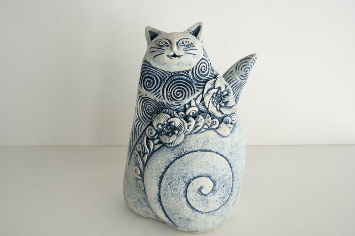 「花を纏う猫」辻本喜代美 作