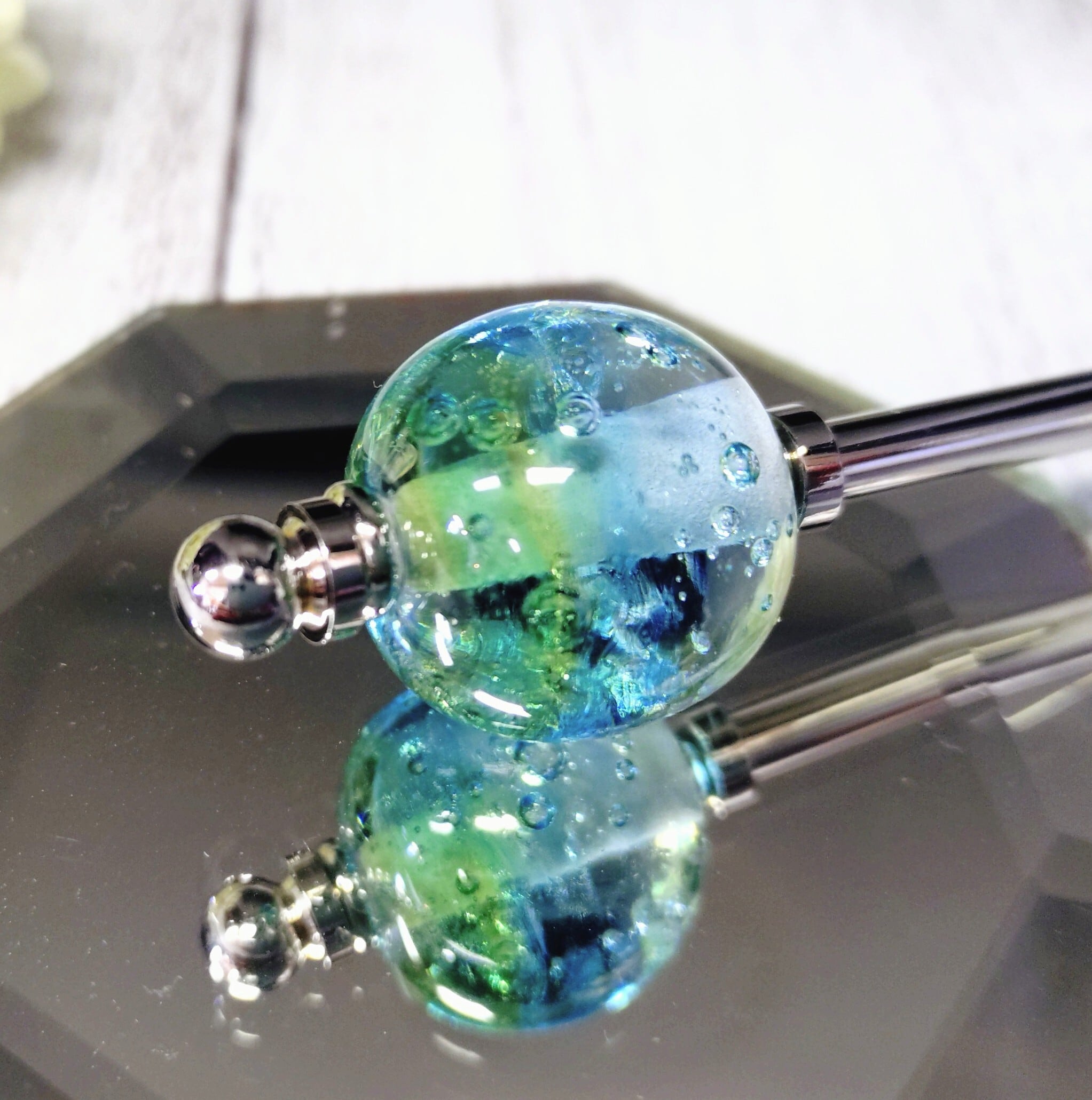 グラデーションの泡入りとんぼ玉・簪