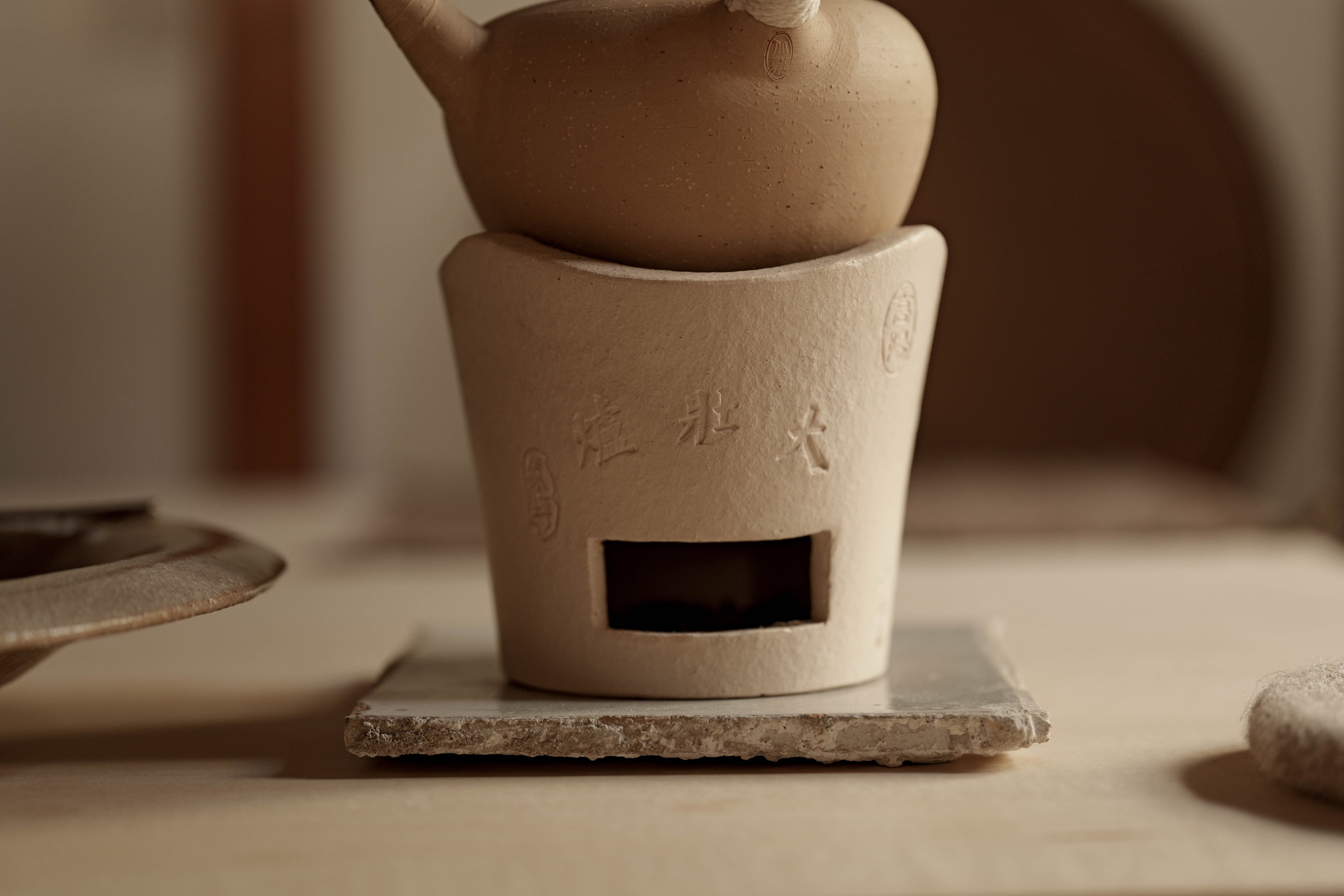 漳州窯涼炉「三峰炉/大壯炉/銀炉」（風門：四角・底径8㎝×高さ9.5