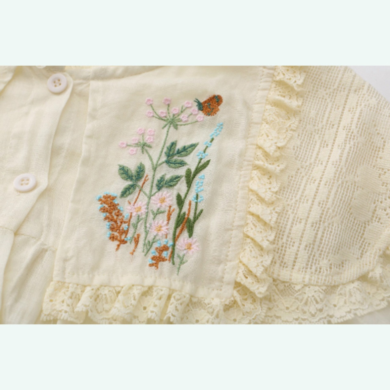 【2color】草花のささやきに包まれて – 手刺繍レースカラーブラウス 《Y0225》