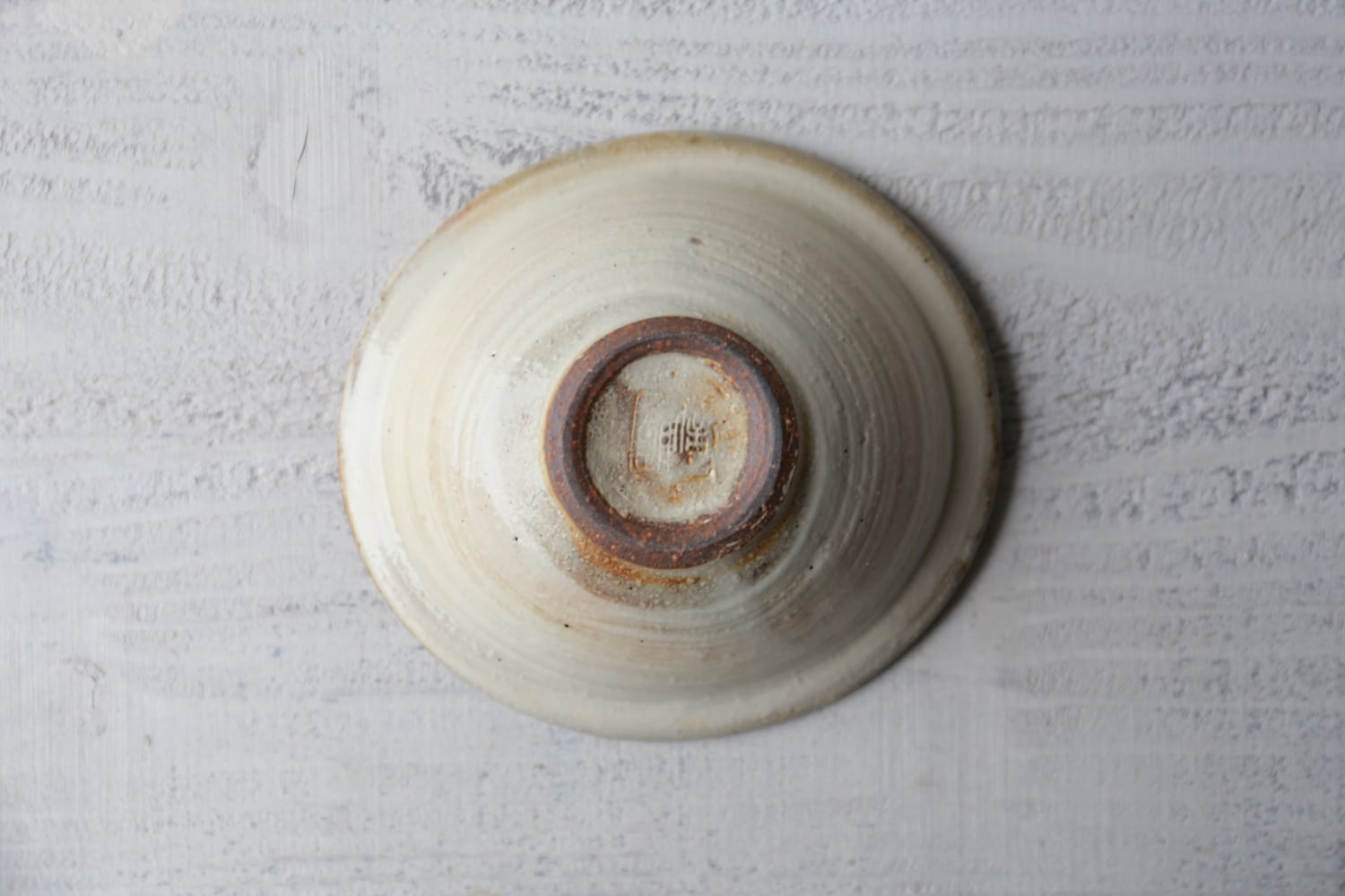 見つけた方はラッキー　焙り出し　鱗文　みつ豆鉢 松野然 作 【 ZEN - 裂紋 - / 4号 】植木鉢 ［No.20］ | 陶賊 -TOUZ