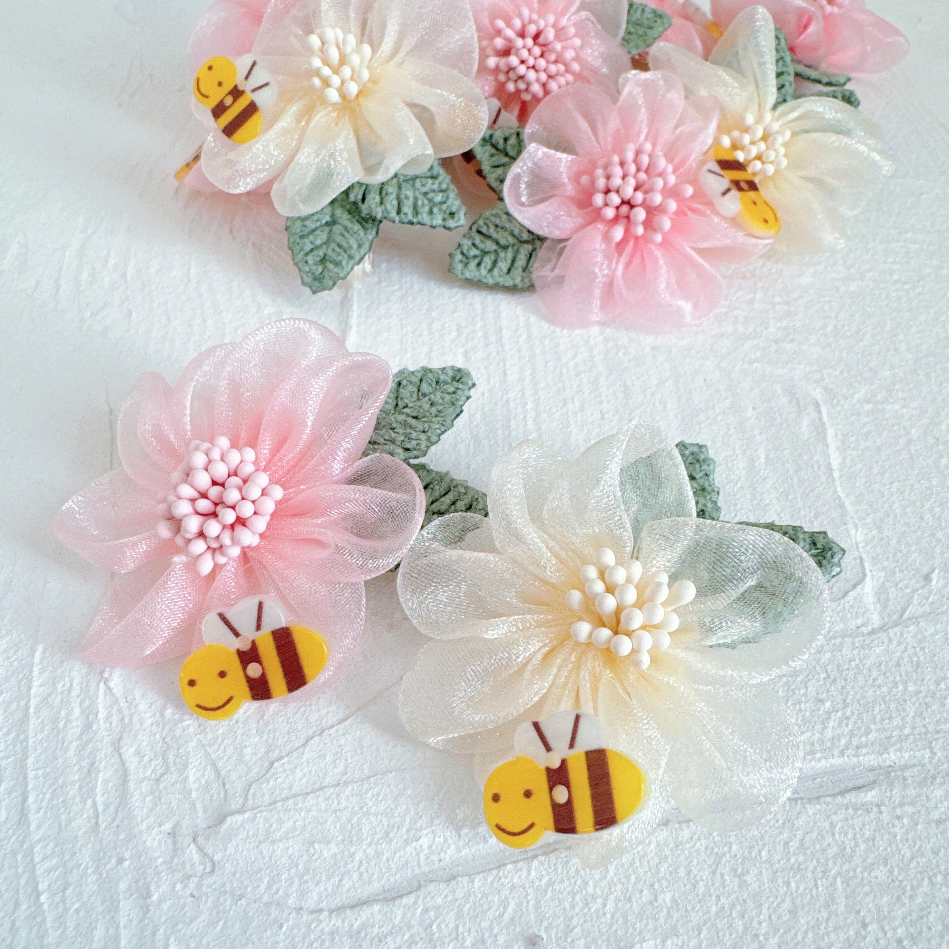 はちさんとお花のパッチン