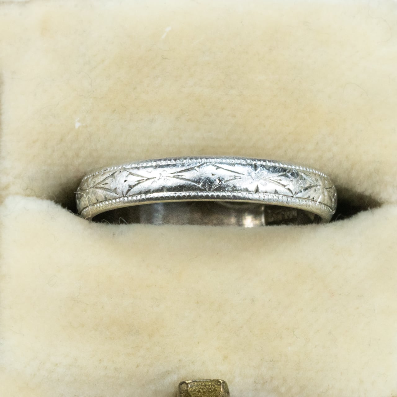 【日本作品】昭和レトロ ヴィンテージ ジュエリー Pm900(Pt900) 月桂樹 和彫り 和柄 手彫り 彫り リング MOR0054