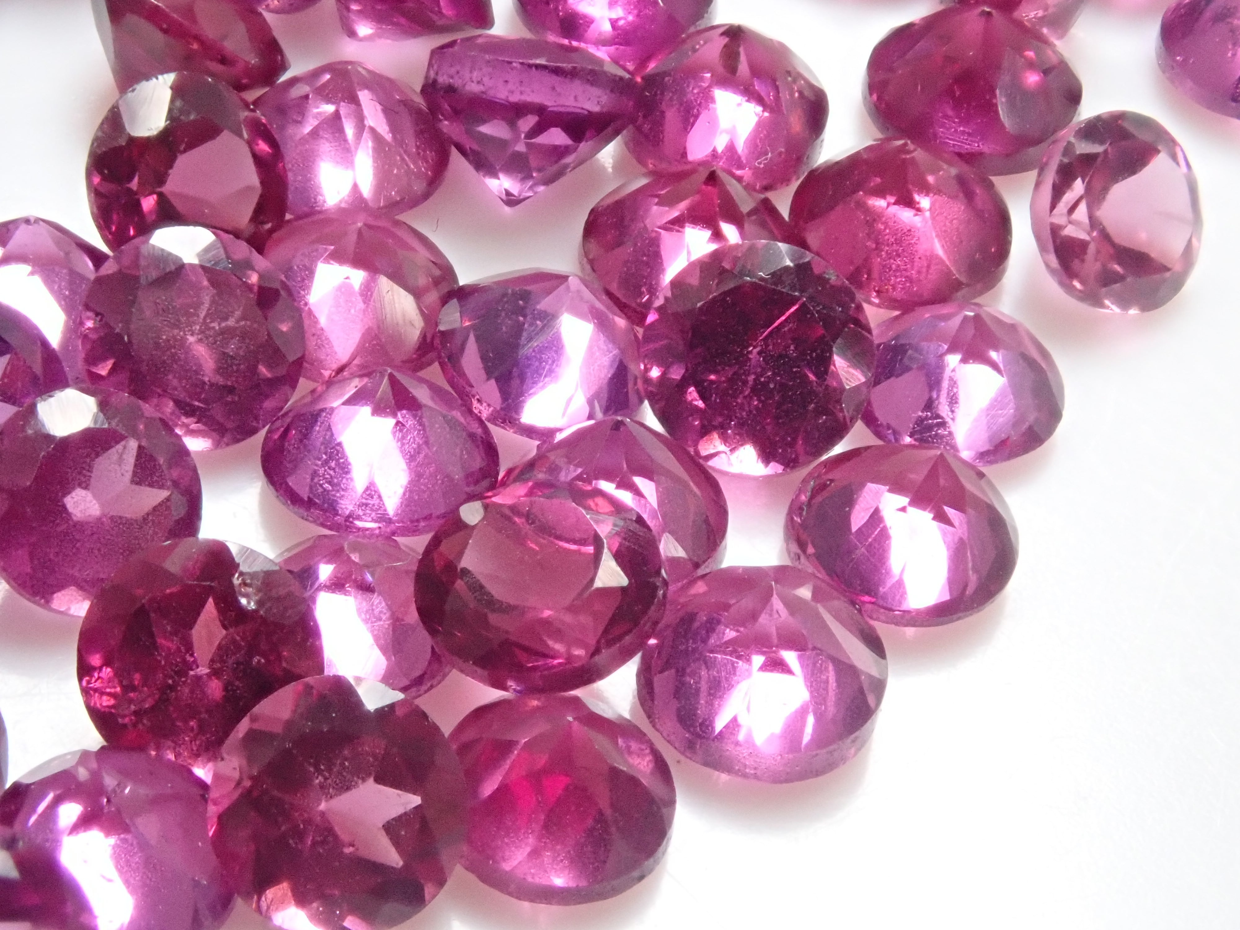 宝石ガチャンポ！！】グレープガーネット ～赤ぶどうを彷彿とさせる