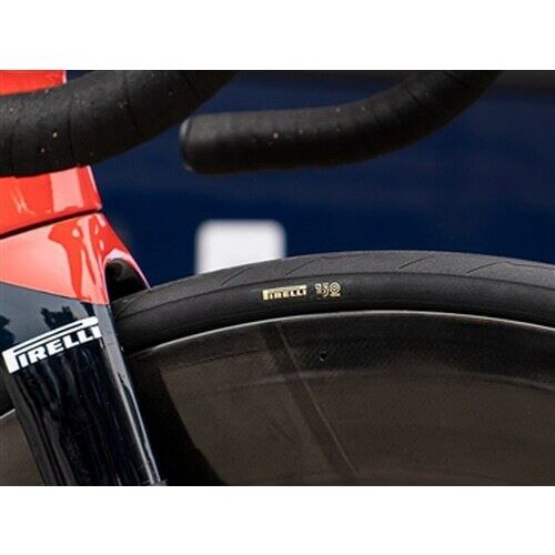 ピレリ P Zero race 150周年記念モデル