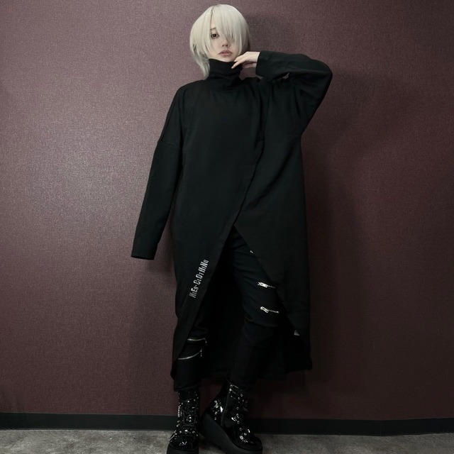 変型LONG HIGH-NECK PULLOVER