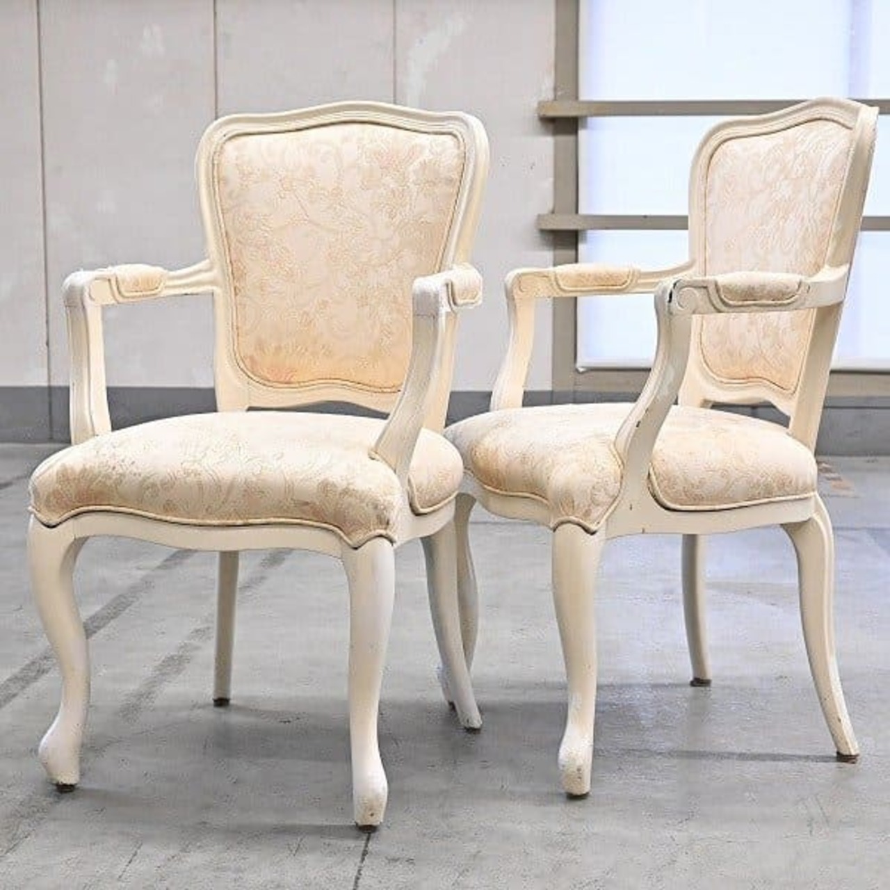 クラシック サロンチェア 2脚セットa 椅子 アーム 猫脚 花柄 ロココ ビンテージ ダイニング【中古家具/中古インテリア/USED家具ユーズド家具/リサイクル】