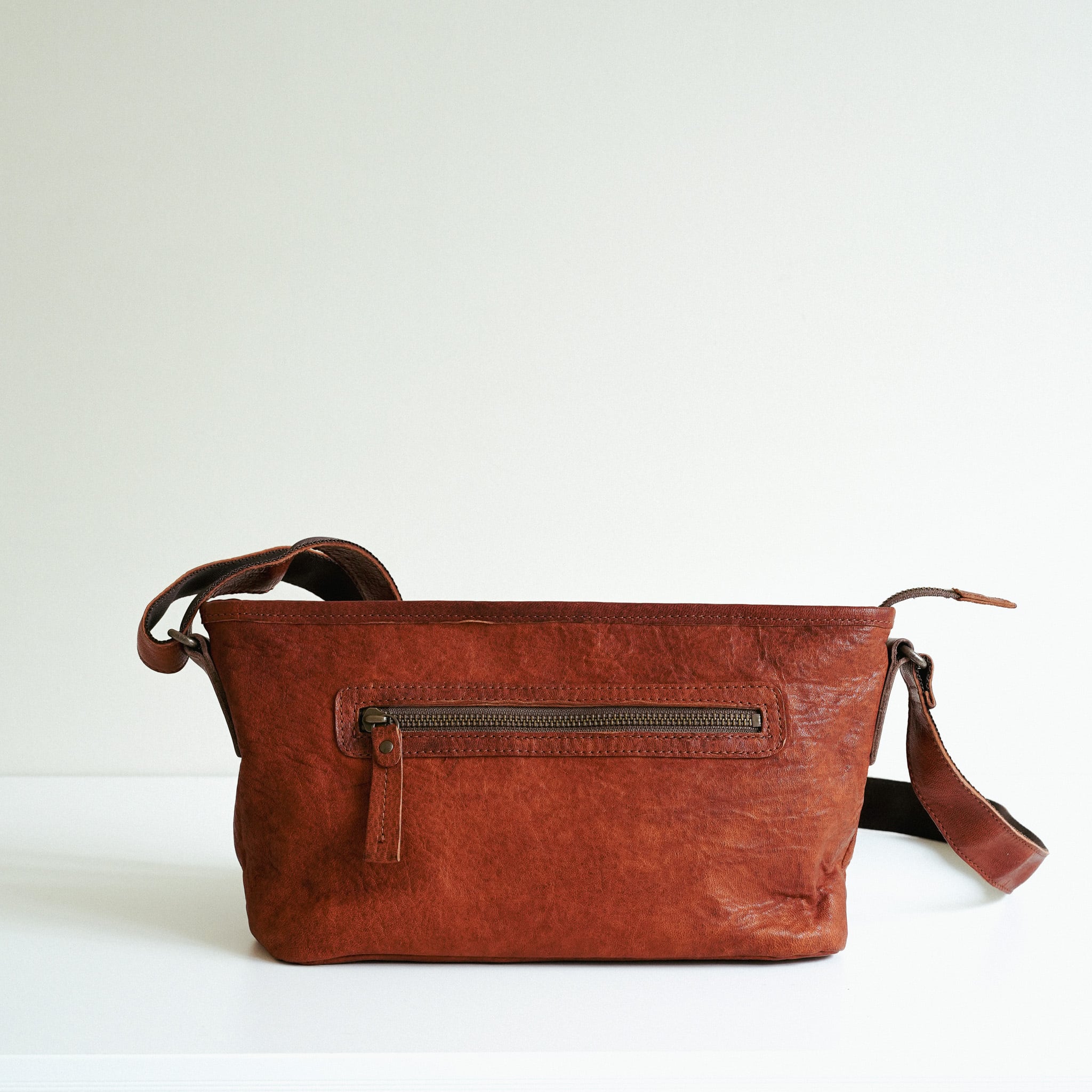 amarillo アマリージョ 蝦夷鹿 ショルダーバッグ 鹿革 手縫い amarillo アマリージョ 蝦夷鹿 ショルダーバッグ 鹿革 手縫い