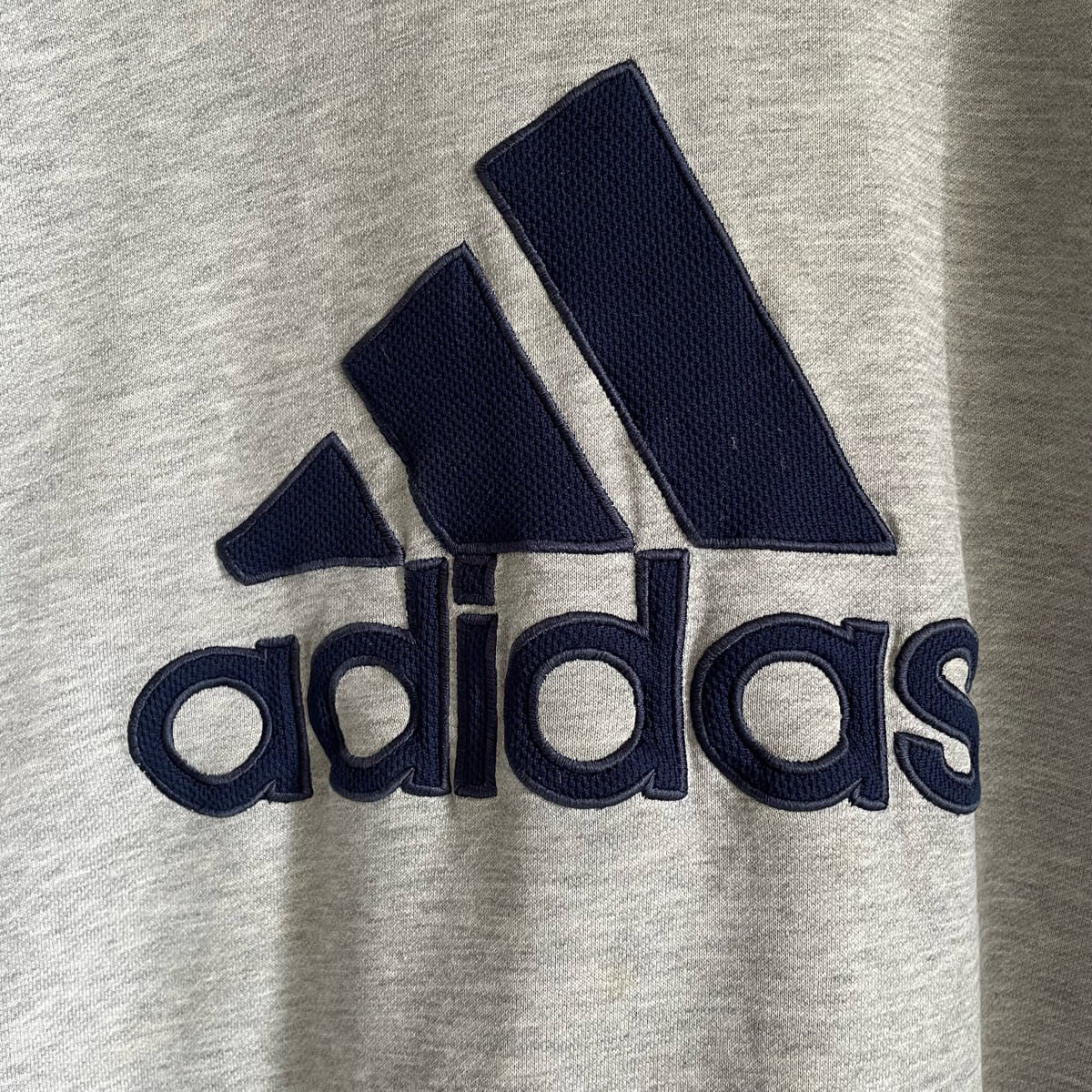 adidasスウェットパーカービッグロゴ刺繍パフォーマンスロゴアディダス