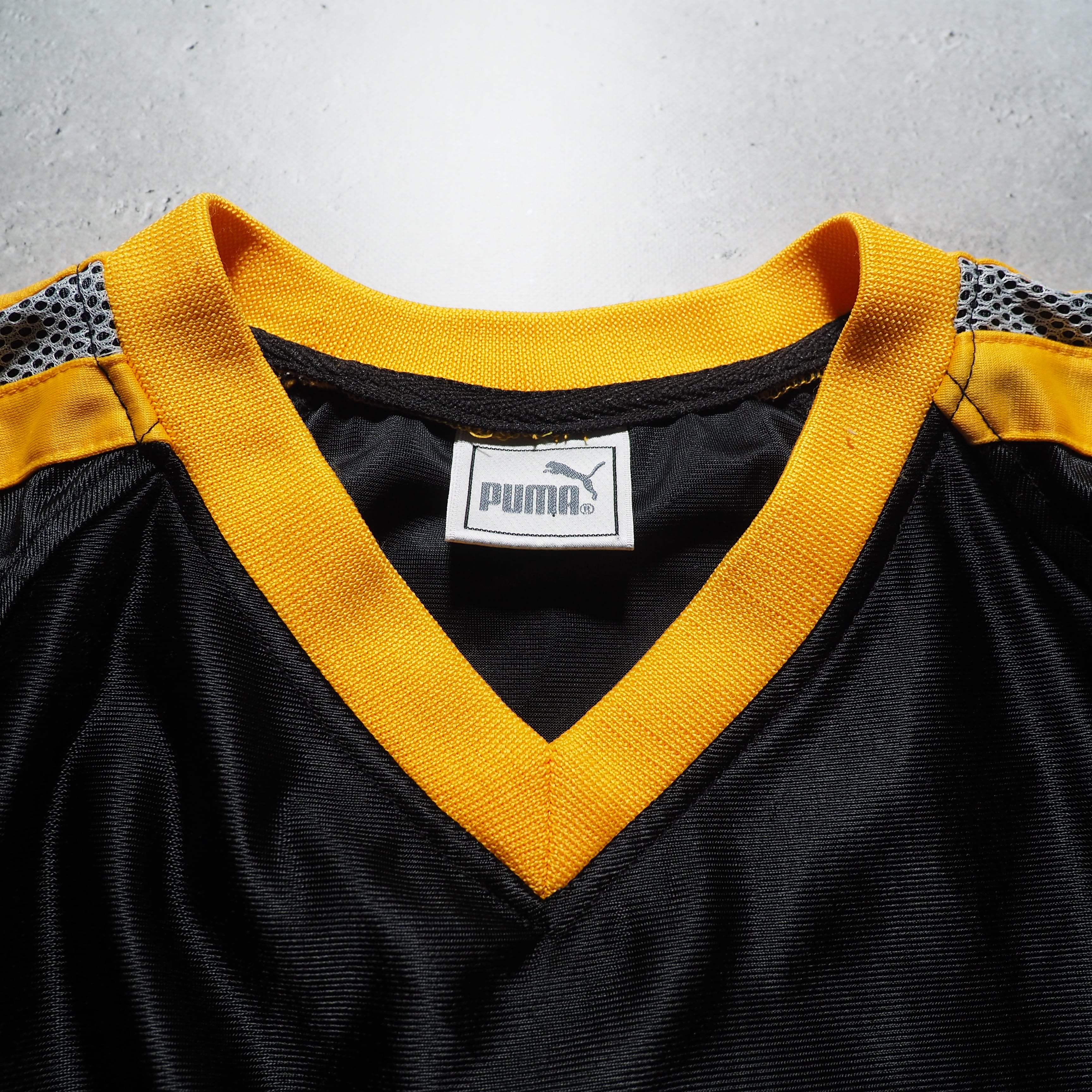 ” Old PUMA ” Graphic logo Embossed vintage loose game shirt