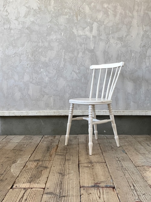 Chair / White (A24-22b)