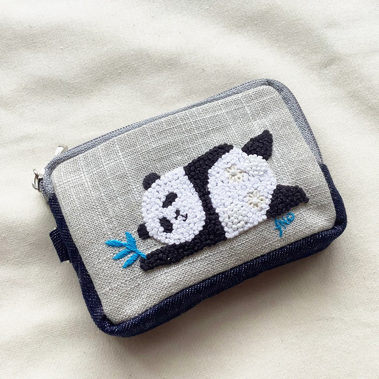 カードポーチ「寝っころびパンダ」手刺繍 イヤホンケース 刺繍ポーチ