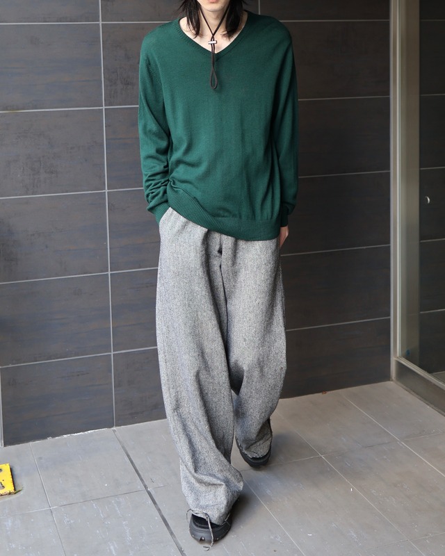 Wool v-neck knit