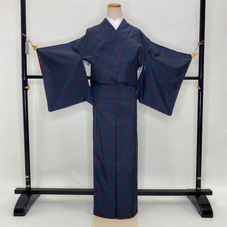 大島紬 十字絣 紺 袷 お洒落着 普段着 正絹 裄62.5cm 身丈159.5 大島紬 十字絣 紺 袷 お洒落着 普段着 正絹 裄62.5cm 身丈159.5