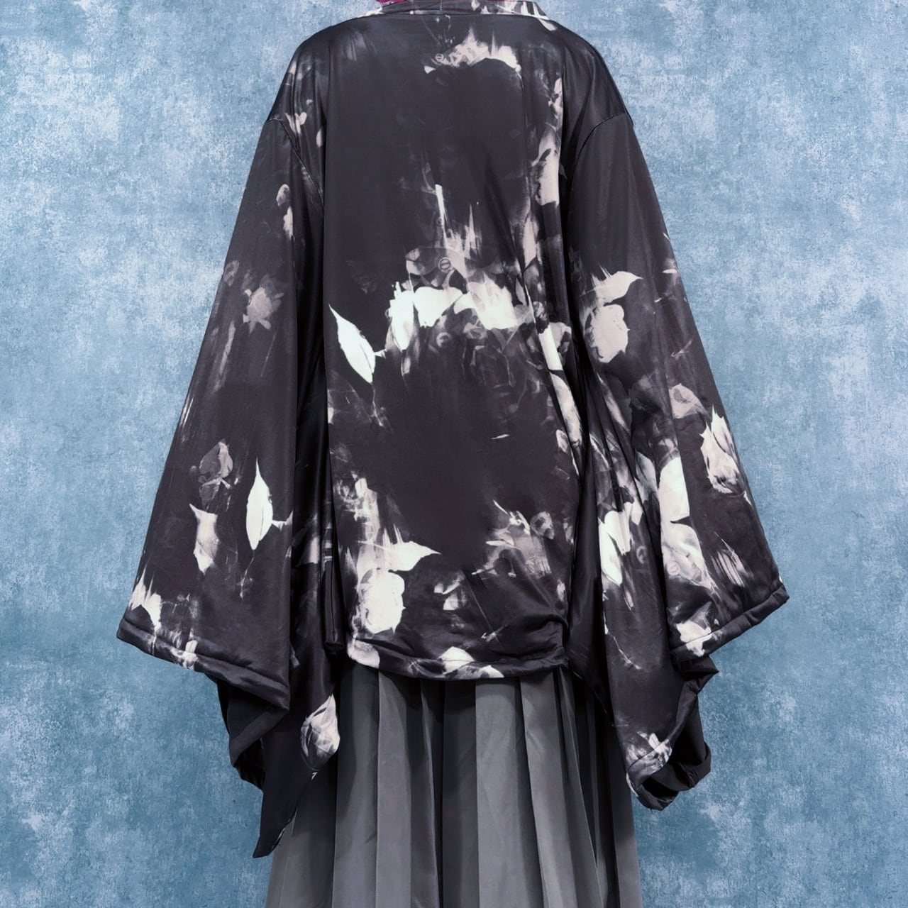 内側防寒フリースUNISEX着物袖羽織 ― ROSE MONOCHROME | NIER CLOTHING