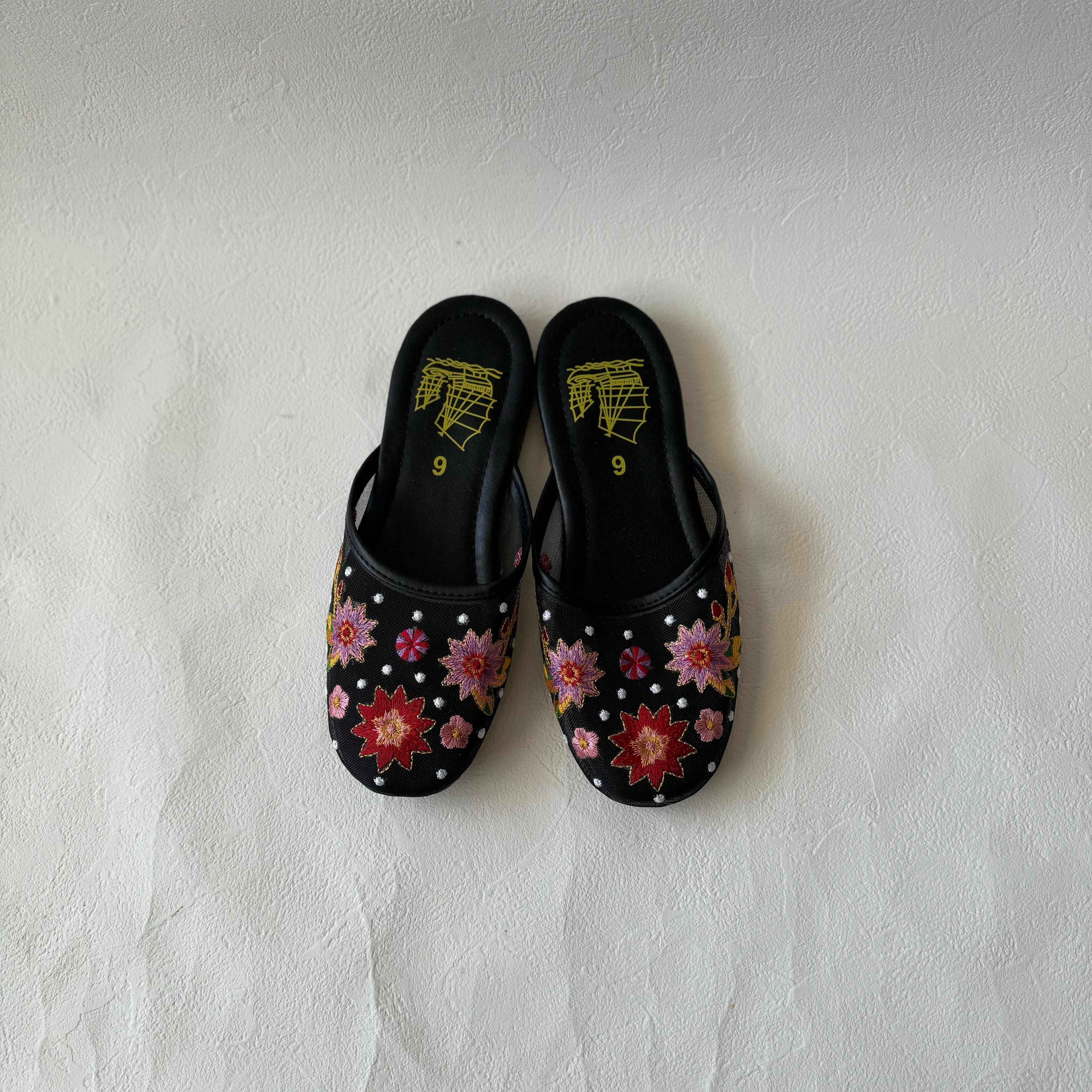 香港 刺繍スリッパ（メッシュサンダル） | Pay ID